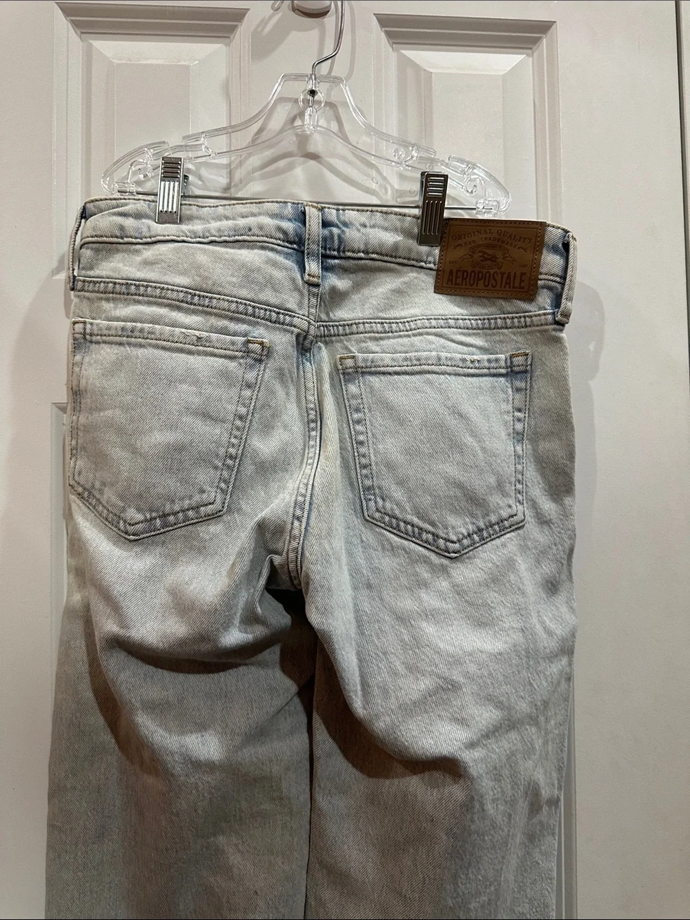 NWOT  Aeropostale Light Blue Distressed Straight Jeans size 2R